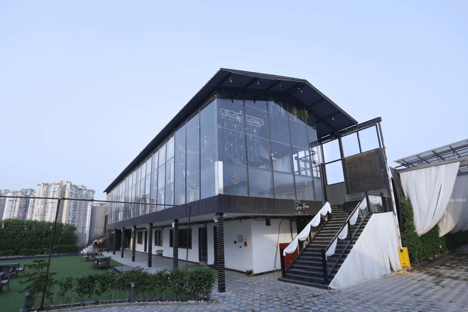 top hotels near botanical garden in noida for a relaxing stay